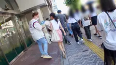 マジ軟派、初撮。 1684 渋谷でうちわの無料配布をしていたら童顔美少女JDをナンパ成功！華奢な身体は巨根男優に激しく抱かれて快感に打ち震える！のサムネイル画像