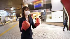 マジ軟派、初撮。 1495 保険の営業ウーマンがストレス溜まってムラムラ！ストッキング破って発散セックス開始！！濃密な接触の繰り返しに敏感なスレンダーボディを震わせて絶頂を繰り返す！のサムネイル画像