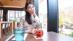 【超絶美スタイルネットアナウンサー！】白コーデ美女のご無沙汰スレンダーマ○コが、1年以上ぶりの快感で大絶叫！「彼氏もセフレもいないから…」と語る欲望を解き放ち、パンツ越しにビクビク反応！恥じらいながら腰を振り乱して、理性ゼロの本気イキを魅せる！ 【初撮り】ネットでAV応募→AV体験撮影 2386のサムネイル画像