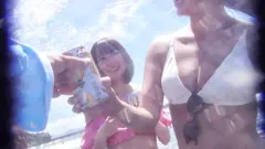 【海ナンパしたスレンダー美少女！感度抜群ちっぱい娘☆】最初は警戒心強めだったのに乳首を弄ってあげると発情スイッチが一気にオンになる貪欲ビッチだったｗｗｗのサムネイル画像