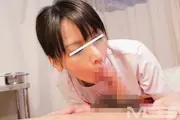 「久しぶりに若くて硬い勃起角度150度チ○ポを見た看護師が『本当はヤりたい･･･』欲情を我慢している(顔／背中／脇)の汗だく反応を見逃すな！」 VOL.1の11番目のサンプル画像