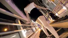 【超絶美人】【スレンダーボディ】彼女は夏の暑さになんだかのスイッチが入ったみたいで『大人の熱いバトル(セックス)で燃え尽きたい！』夏の暑さに負けないセックスを要望！！『汗がビショビショになるぐらいカラミた～いw』勝つ自信があるみたいです！？【神スタイル】【極上フェラ】汗が滲むほどに繰り広げられる濃厚かつ濃密なカラミ！巧みなバキュームフェラは吸いつき度がハンパない♪何度も奥をガン突きされイキながらも腰を動かす事をやめない貪欲さはスゴイ！スレンダーボディを何度もしならせて連続絶頂SEXを見逃すな！！のサムネイル画像