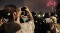 花火大会ナンパ 06 花火が上がる直前に彼氏と喧嘩し置いていかれた悲しき浴衣美人！傷心を癒やすかのように優しく男を包み込み、癒やし尽くしてくれる彼女に大興奮♪大胆な腰の動き、仰け反り感じる表情、もう首ったけ♪のサムネイル画像