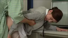 働く美人ナースのエロ尻にムラムラが我慢しきれず即ズボ！？突然の中出しSEXに発情したナースは自ら腰を振って何度もイキまくり！！の13番目のサンプル画像