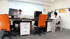 腿こきマダム 4 本庄瞳 嶋崎かすみ 押見れな 神納花 平野里実のサムネイル画像