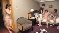 プールナンパ 27 人気のナイトプールで見つけた水着美女！知らない男にしつこく絡まれるわ、スイートだと聞いて通された部屋が夜景すら微妙な普通の部屋だわ…。ガン萎えだったにもかかわらず、アルコールが入った途端ヤりたい欲を抑えきれなくなり、同僚放置でセックス始めッ！！の4番目のサンプル画像