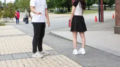 マジ軟派、初撮。 1867 現役女子大生をインタビューと称して横浜でナンパ！「Hなのも撮らせてくれない？」と撮影交渉すると…？友達と遊ぶ前に顔射されてニッコリ♪のサムネイル画像