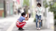 シロート女子が困惑しながら3P初体験！清楚な見た目でお漏らしマ〇コ！！敏感体質な巨乳美容部員が高額謝礼と引き換えに受けた顔射と中出しのザーメン連射のサムネイル画像