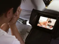 彼氏の先輩(デカチン)と2人っきりにして彼女のヤリマン度調査の5番目のサンプル画像