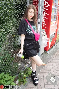 ストリート・クイーン AV debut！！ 原宿編 夏井ゆりな 街の視線を集める路上の女王がAV参戦！のサムネイル画像