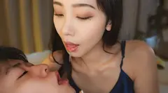 家庭訪問に行った僕は嵐で帰れなくなり、訪問先で休ませてもらうことに…。ゆっくりしていると「今日は誰もいないの」とサテンキャミで誘われ汗・涎ダクダク体液SEXしてしまった僕#01 小松さんのサムネイル画像