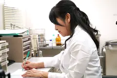 五十路の保健教師が中出し性教育 まゆみさん51歳のサムネイル画像