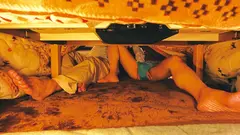 コタツの中で蒸れた股間を夫以外の男にくちゅくちゅと弄られこっそり欲情する美熟女 3の15番目のサンプル画像