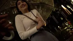 金曜の夜、バイト帰りの清楚系美女をナンパして食事に誘うと…押しに弱いのかそのままホテルにイン！ホントはヤリマン女とノリパコSEX！のサムネイル画像