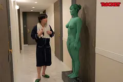 ROCKET17周年記念ユーザーリクエスト祭り 絵画や銅像 『背景』になりすましたボディぺイント痴女に襲われるホテル 友田彩也香 わか菜ほの 海野いくらのサムネイル画像