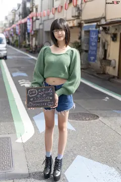 【初撮り】 AV志願のガールズバースタッフと出勤前に 162cm スレンダーボディとちっぱいBカップ 切れ長な瞳の彼女はひとたびメガネを外すと驚くほどの美少女だった！！おしゃべり好きで甘えん坊な彼女は断然ナカイキ派 ふみか・ 20歳のサムネイル画像