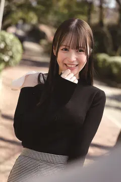 十年ぶりに再会した清楚だった同級生は色気漂う淫乱女に変貌していた！ 天馬ゆいのサムネイル画像