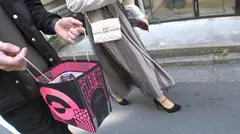 【ホワイトデー前×美人アパレル店員】春一番に舞う白上着のゆったり系美女を渋谷でナンパ！カフェ巡り好きの手作りお菓子に隠された秘密。ゴールドブラ&パイパン最強ま○こで潮吹き連発！！ マジ軟派、初撮。 2196のサムネイル画像