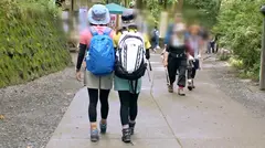 マジ軟派、初撮。 1402 山ガールデビューのため高尾山へやって来た女子大生2人組を突撃ナンパ！登山後にノリノリでご飯も楽しんでたら…のサムネイル画像