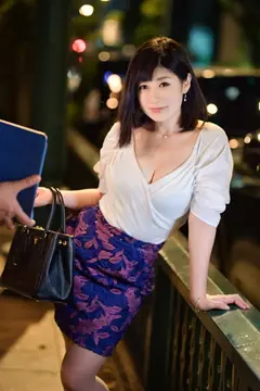 街行くセレブ人妻をナンパしてAV自宅撮影！⇒中出し性交！ celeb.76 余裕たっぷりに夫婦仲円満をアピールしていたものの、旦那とは違う濃厚愛撫にあっさり体を許すパイパン奥様 in 目黒区のサムネイル画像