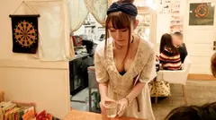 100%完全ガチ！噂の素人激カワ看板娘にアポなし取材⇒AV交渉！ target.5 店内が潮浸し！ウェーイ系のイマドキパイパンカフェ店員 in 豊島区の4番目のサンプル画像