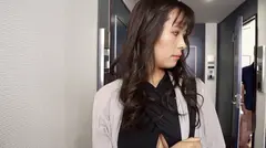 勃起アピール男子に遭遇！？でもたっぷりご奉仕してあげる 真木今日子 皆川るいのサムネイル画像