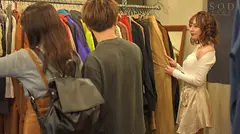 人気アパレル店員ゆなさんは舐めるのが大好きビッチギャル！ヨダレダクダク、ものエロスゴい痴女舌テクでお客様を次々誘惑！顔から足先まで全身舐めまわしぐい 小倉由菜のサムネイル画像