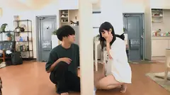 ボクの住むアパートの隣室のお姉さんは欲求不満だった・・・痴話喧嘩で空いた穴から壁穴越しに立ちバックで膣奥を突きまくった夏の日の思い出の5番目のサンプル画像