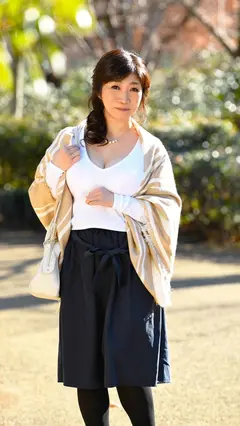 初撮り爆乳おばさん 初めて撮られる緊張感が一生に一度の快感を引き出す 爆乳を揺らす五十路熟女のぶっ飛び破廉恥性交！！ 厳選巨乳素人4時間のサムネイル画像