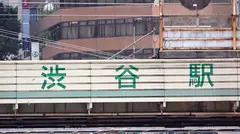 マジ軟派、初撮。 1836 ギャラ飲みで生計を立ててる美脚ギャルをナンパ！脱がすと美巨乳&美尻の極上ボディ！ベテラン男優のテクに中イキ連発で乱れまくり、最後は可愛すぎるお顔にたっぷり顔射♪のサムネイル画像