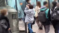 マジ軟派、初撮。 1914 おっとりカメラ女子を高田馬場でナンパ！話しててほっこりするミニマム少女(身長148cm)も実は欲求不満で… 脱がしてびっくりスベスベもち肌！頬ずりしたくなる真っ白なお尻を鷲掴みにしてピストン連打！！！のサムネイル画像