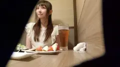 【パパ活潜入・ナオちゃん編】高額お小遣いに美白美肌のパイパン美少女がオヤジチ○ポとザー○ンを味わうことに！のサムネイル画像