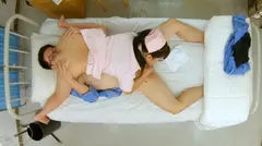 盗撮 熟女看護師に勃起チ●ポを見せつけたら欲求不満のカラダに火がついてヤレたの10番目のサンプル画像