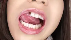 【①応募素人：桃井さん/26歳/B82/W59/H86】【②服装：私服/スク水】【③収録内容：フェチ※1/スク水フェラ/ワキコキ/SEX】【※1フェチ(収録順)：顔/歯/あくび/歯茎/歯茎舐め/舌/耳/後頭部/手の甲/手のひら/足/太もも/足の指/足の裏/股間/スナック菓子を下品に噛む/食後の口臭/ゲップ/口紅&唇&舌/水着/水着股間/水着尻/ワキ/ワキのニオイ嗅ぎ/ワキ舐め/水着で体育座り/尿意/おしっこ/飴舐め/クリーム舐め/アナル接写】女性の全てがオナニーのネタである 011の5番目のサンプル画像