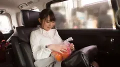 マジ軟派、初撮。 1440 新宿で見つけたGカップ女子大生は早漏彼氏のセックスに不満気味？巨乳をモミモミしただけでパンツ越しにソファまでべっちょりと濡らして発情！濡れやすすぎる極狭名器に挿入すれば巨乳を激しく揺らして喘ぎまくり！！！のサムネイル画像