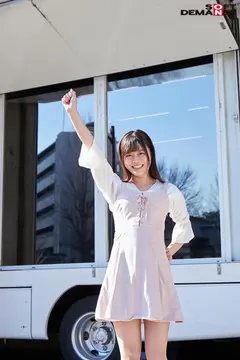 マジックミラー号 ブットぶ程の亀頭責めで男潮絶叫青空スプラッシュ！男の潮吹き初挑戦！！ 奏音かのん 痴女テク逆ナンパSPのサムネイル画像