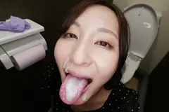 【密着取材】 カフェで働く店員は即惚れ気質のキス魔 「お客様、もし良かったら精子飲ませていただけませんか？」 友梨さん25歳の10番目のサンプル画像