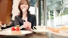 旦那に内緒で応募したシゴデキOLかえでさん。モデルでもやってたか？！と思わせるスタイルを舐めて！舐めて！バックで突きまくれば甘い声で何度も絶頂しちゃう変態ちゃんにジョブチェンジ！知的さから滲み出る女の性欲をご覧あれ！ 【初撮り】ネットでAV応募→AV体験撮影 2408のサムネイル画像