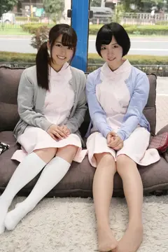 みゆ(18)&あき(18)マジックミラー号 歯科衛生士を目指す純粋な可愛らしい2組と4P！のサムネイル画像