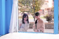 あやめ(33)ジュエリーデザイナー ゆり(31)雑誌編集長 マジックミラー号 セレブ人妻が乳首マッサージで乳首イキ！のサムネイル画像