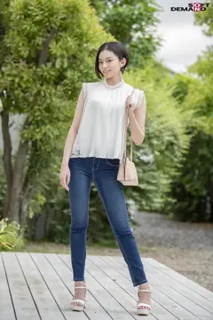 南アルプスの湧き水よりも澄み切った120%天然素材の美人妻 平井栞奈 34歳 AV DEBUTのサムネイル画像