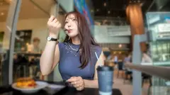 NTR癖の延長でAV出演…ッ！？30歳子無し女教師妻、世間におま○こ丸出しSEX見せつけちゃいます…！！剛毛おまんこジャングルをペロペロイジイジ！！大好きなクリトリスで遊ばれて大興奮の人妻！！旦那に刻まれた、他の男との本能丸出しSEXに浸りながらの激イキ大絶頂！！ 【初撮り】ネットでAV応募→AV体験撮影 2457のサムネイル画像