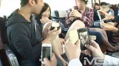 SOD女子社員 2015年 天晴れ！超忘年会 今年1年の感謝を込めて人気企画テンコ盛り マジックミラー号！野球拳！ハレンチゲーム！またがり接待！王様ゲーム！混浴乱交！SOD女子社員12名と亀頭乾く暇無し 8時間スペシャァァァルの10番目のサンプル画像