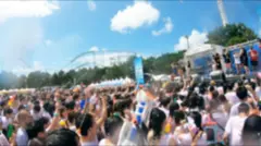 ファ●ファ●スプラッシュナンパ！ 某テーマパークで行われたフェスで見つけた水着美女二人組！会場の熱気でテンションMAXだったからすんなりお持ち帰り成功！一人がトイレに立っている間にもう一人を二人がかりでエッチなイタズラを仕掛け、その勢いで4P開始♪のサムネイル画像