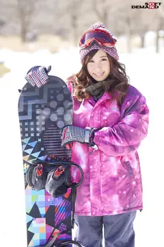 【マジックミラー号25周年記念作品】 海水浴場で見つけた夏休み中の友達同士の男女が「素股マッサージ」体験 初めて触れ合うチ○ポとマ○コは火が付いて、そのまま生挿入中出し！6名+8名の総集編付き 8時間の8番目のサンプル画像