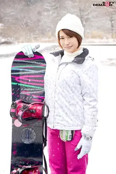 【マジックミラー号25周年記念作品】 海水浴場で見つけた夏休み中の友達同士の男女が「素股マッサージ」体験 初めて触れ合うチ○ポとマ○コは火が付いて、そのまま生挿入中出し！6名+8名の総集編付き 8時間の10番目のサンプル画像