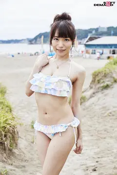 【マジックミラー号25周年記念作品】 海水浴場で見つけた夏休み中の友達同士の男女が「素股マッサージ」体験 初めて触れ合うチ○ポとマ○コは火が付いて、そのまま生挿入中出し！6名+8名の総集編付き 8時間の12番目のサンプル画像