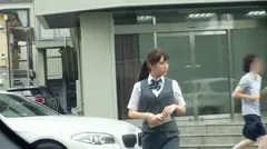 あなたの職場へお伺いします。 Case.01 某大手電気機器メーカー 『こんな所で困ります！』と言いつつも、自分でノコノコAVの面接に来る様な隠れ淫乱娘は、身体の反応を隠す事は到底不可能！！男優の巨根を喉奥クリトリスに擦りつけイキ狂うド変態事務員！！会社の前の車中で白昼堂々ジュポジュポグチュグチュ激震汗だくセックスでスーツは台無し！！！車は常に揺れっ放しでした。のサムネイル画像