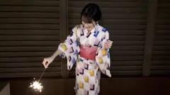 【浴衣スレンダー美女いちゃハメ3発射の濃厚プレイ】【浴衣美女の熱烈即尺で花火より激しい口内に打ち上げ発射１発！】【ベッドで生ちん打ち上げ膣内発射でケイレン昇天】【スレンダー美ボディ披露の全裸２回戦で生挿入SEX継続！継続！】【ひかり/20歳/スレンダーF乳美乳首の美女！！】のサムネイル画像