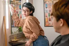 人気エロカワ美容師みなもさんは実はとんでもなくキス魔 お客様をべろちゅう誘惑ぐい MINAMOの5番目のサンプル画像